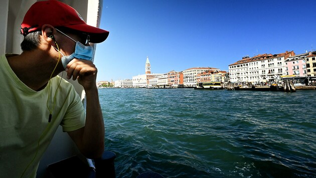 Venedig (im Hintergrund) unterstützt Sizilien beim Protest gegen die 2G-Regel. (Bild: APA/AFP/Alberto PIZZOLI)