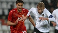 Ein Bild aus dem Jahr 2018: Dorian Babunski (li.) mit Nordmazedoniens U21-Auswahl im Duell mit Österreichs U21-Teamspieler Konrad Laimer (Bild: GEPA pictures)