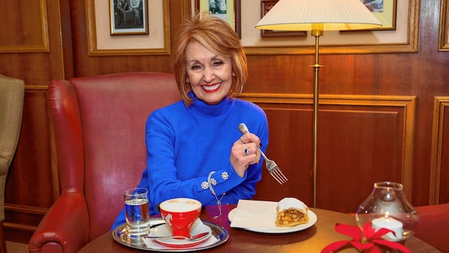 Donna Presley bestellte bei ihrem Besuch in Wien Apfelstrudel. (Bild: Starpix/ Alexander TUMA)
