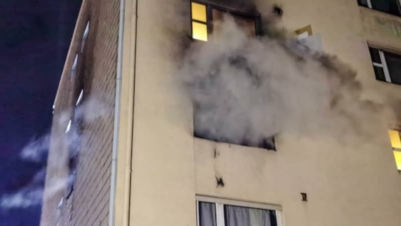 Hier, in dieser Wohnung, brach der Brand aus (Bild: Tschepp Markus)