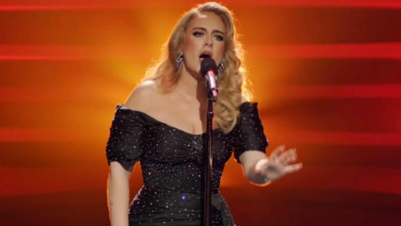 Bis 4. November steht Adele noch in Las Vegas auf der Bühne. Jetzt sprach die Sängerin bei einem Konzert über ihre schlimmen Schmerzen. (Bild: www.viennareport.at)