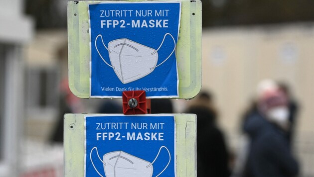 In Deutschland ist das Tragen einer Maske nur noch in Krankenhäusern, Pflegeheimen und Arztordinationen verpflichtend. (Bild: AFP)