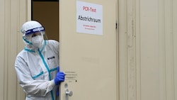 Wie viele Infizierte kommen denn noch? Die Inzidenzen werden in Deutschland künftig vorwiegend geschätzt. (Bild: AFP)