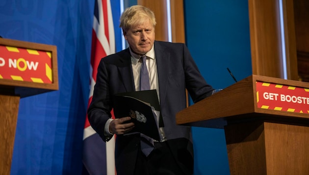Boris Johnson bei einer Rede (Bild: AP)