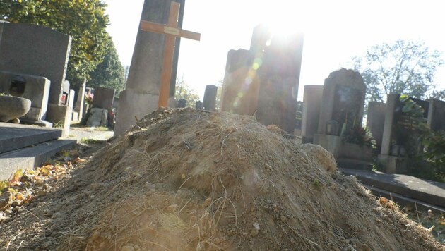 Der Flüchtling wird am Gemeindefriedhof in Edt bei Lambach zur letzten Ruhe gebettet (Bild: Jöchl Martin)