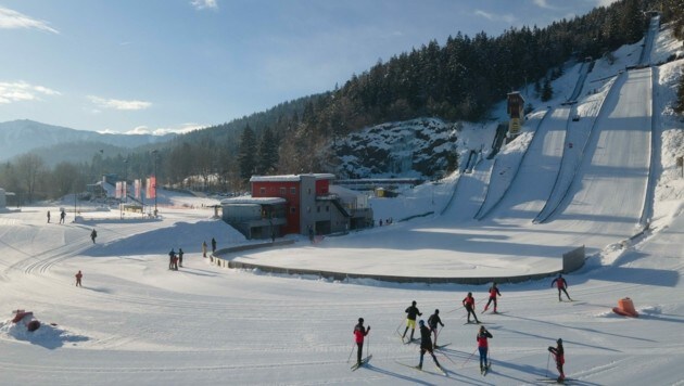 In der Villacher Alpenarena soll es künftig einen Weltcup der Skisprung-Damen geben. Verband und Land hoffen darauf. (Bild: Stadt Villach)