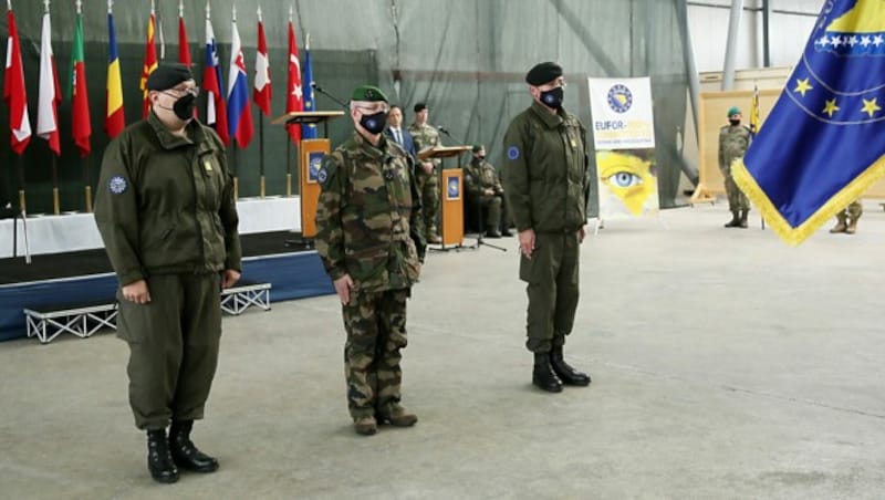 Generalmajor Alexander Platzer, General Brice Houdet und Generalmajor Anton Wessely bei der Zeremonie in Bosnien-Herzegowina (Bild: EUFOR)