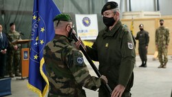 Am 20. Jänner dieses Jahres übernahm Generalmajor Anton Wessely (re.) das Kommando über die EUFOR-Truppe in Bosnien-Herzegowina. (Bild: EUFOR)