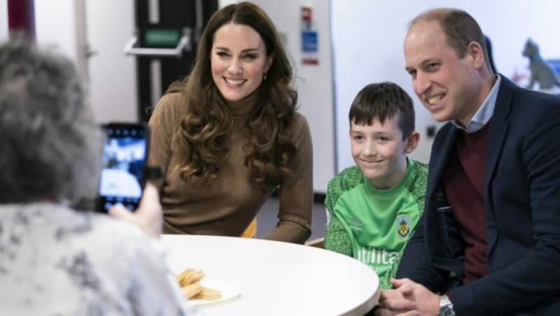 Prinz William tröstete den elfjährigen Deacon Glover, der kürzlich seine Mutter verloren hatte. (Bild: Danny Lawson / PA / picturedesk.com)