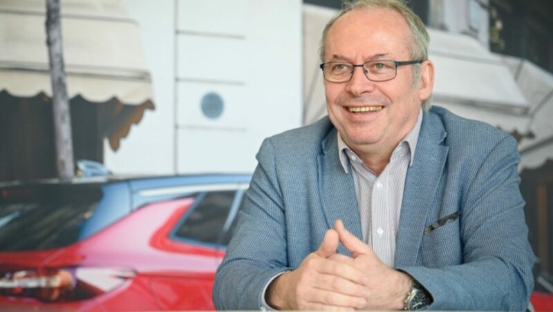 Bei Harald Wolf laufen die Fäden des Autohaus Sulzbacher und von Toyota Mitterbauer zusammen. (Bild: Alexander Schwarzl)