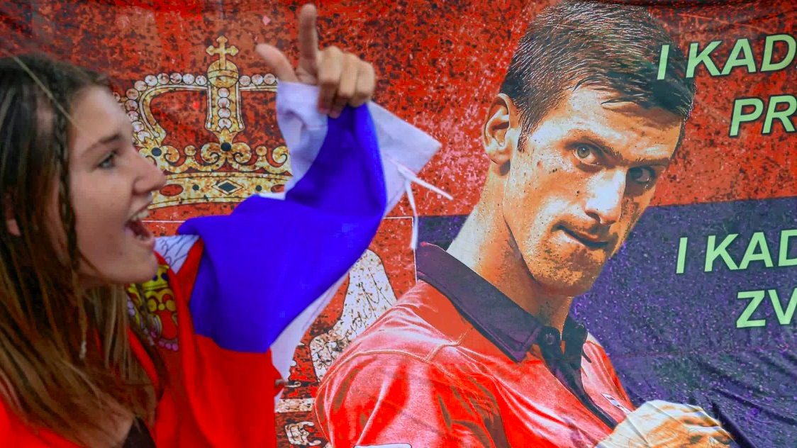 Viel mehr als nur Tennis: Die Ausweisung von Novak Djokovic hat eine tiefe Wunde im serbischen Nationalgefühl hinterlassen. (Bild: Reuters)