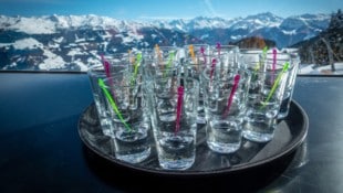 Après-Ski mit Maß und Ziel! Kommt es zu einem Unfall nach dem Konsum von Alkohol, greift keine Versicherung. (Bild: karegg)