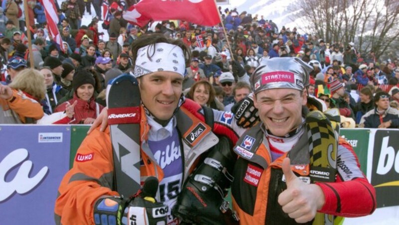 Am 20. Jänner 2002 fuhr Kilian Albrecht (li.) 0,19 Sekunden hinter Sieger Rainer Schönfelder (re.) beim Slalom von Kitzbühel auf Rang zwei. 20 Jahre triumphierte sein Schützling Dave Ryding am Ganslernhang. (Bild: KRONEN ZEITUNG)