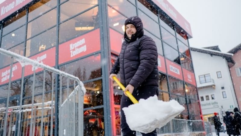 Fleißig geschaufelt wurde vor dem Krone Media Center. (Bild: urbantschitsch mario)