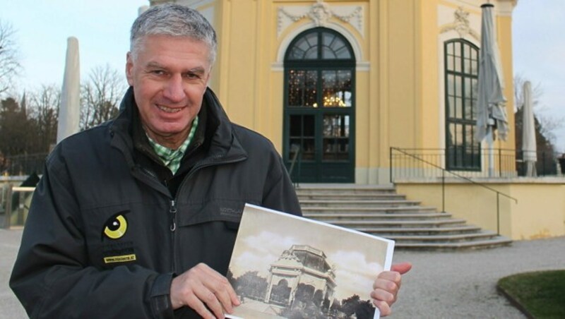 Gerhard Heindl, der Historiker vom Tiergarten Schönbrunn, stöberte für die „Krone“ in seinem Archiv. (Bild: Miriam Krammer)