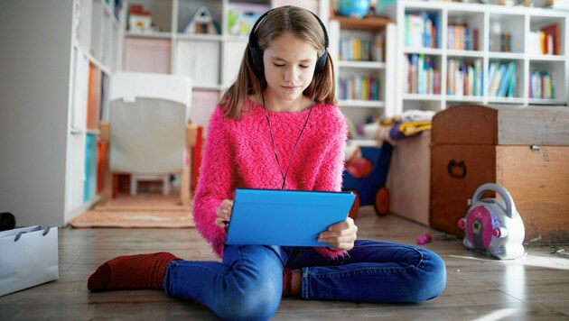 Gerade Kinder brauchen Unterstützung im Umgang mit der digitalen Welt. (Bild: Rainer Berg / Westend61 / picturedesk.com)