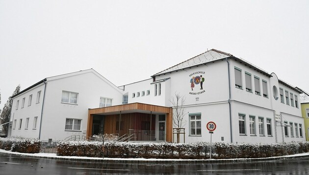 Volksschule und Kindergarten in Antau (Bild: P. Huber)