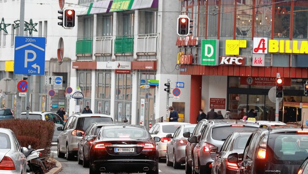 Staus gibt es auch von der Gablenzgasse auf den Gürtel. (Bild: Zwefo)