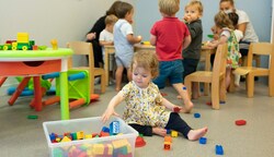 Wenn drei Kinder an einem Standort Bedarf anmelden, wird der Kindergarten offen gehalten (Bild: Zabulon Laurent/ABACA)