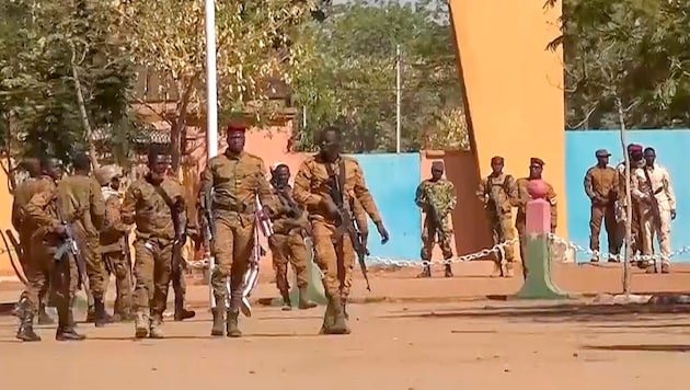 Soldaten in Ouagadagou, der Hauptstadt von Burkina Faso (Bild: AP)