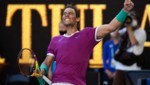 Rafael Nadal jubelt bei den Australian Open über den Sieg gegen Denis Shapovalov (Bild: AP)