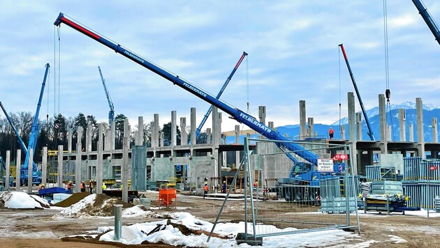 Auf der Baustelle im Süden von Klagenfurt ist man im Zeitplan. (Bild: Evelyn Hronek Kamerawerk)