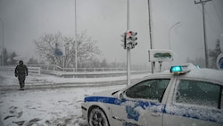 Schnee auf Griechenlands Straßen (Bild: AFP)