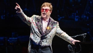 Musik-Ikone Elton John teilte bei einer Preisverleihung gegen Tesla-Chef Elon Musk aus. (Bild: APA/Getty Images via AFP/GETTY IMAGES/Erika Goldring)