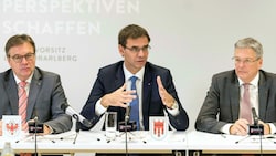 Die Landeshauptleute Günther Platter (Tirol), Markus Wallner (Vorarlberg) und Peter Kaiser (Kärnten) (Bild: APA/DIETMAR STIPLOVSEK)