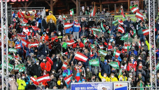 Tausende Fans beim Nightrace in Schladming (Bild: Christian Jauschowetz)