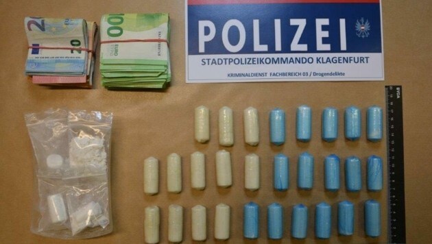 Bargeld, Zubehör und Kokain - das fanden die Polizisten bei der Hausdurchsuchung. (Bild: Polizei Kärnten)