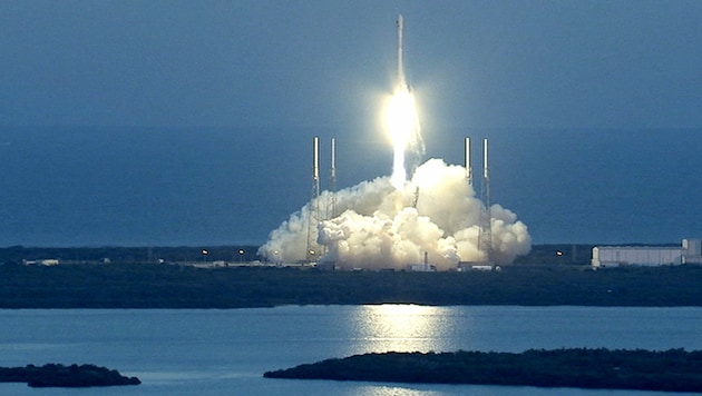 Start einer „Falcon 9“-Rakete vom Weltraumbahnhof Cape Canaveral im US-Bundesstaat Florida (Bild: AFP/NASA)