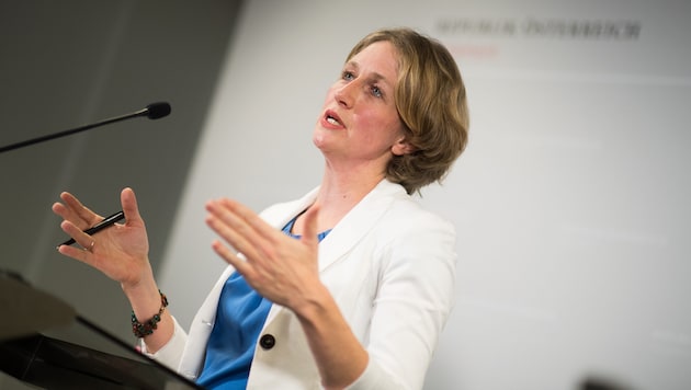 She is probably one of the best-known personalities from past committees of inquiry. The NEOS ...