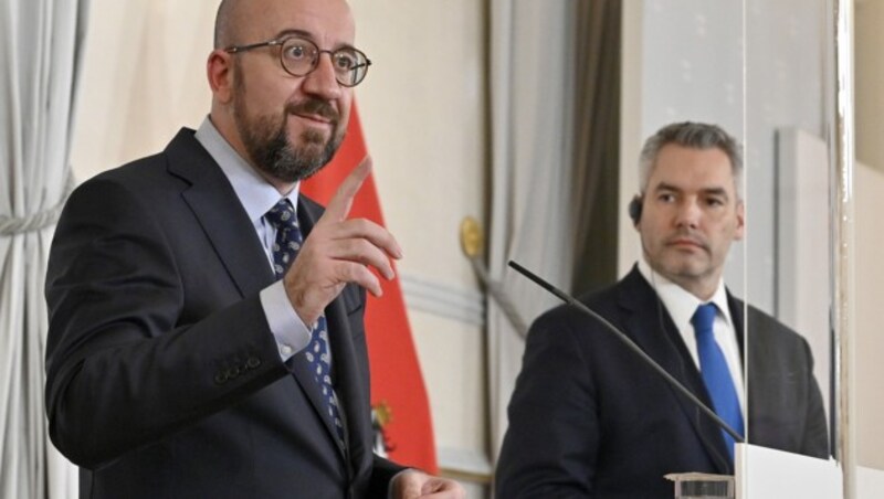 EU-Ratspräsident Charles Michel und Bundeskanzler Karl Nehammer a(ÖVP) (Bild: APA/HANS PUNZ)