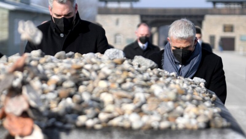 Bundeskanzler Karl Nehammer und Israels Außenminister Jair Lapid (Bild: APA/ROLAND SCHLAGER)