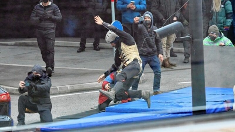 Am Set des Netflix-Films „Tyler Rake“ in der Wiener Donau City herrscht schon Action - momentan noch ohne Chris Hemsworth. (Bild: Starpix / Alexander Tuma)