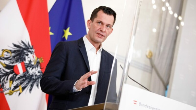 Minister Mückstein leitete in die Wege, dass das Medikament in Österreich bald eingesetzt werden kann. (Bild: APA/Florian Wieser)