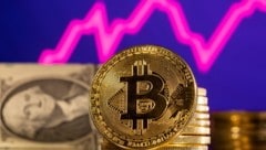 Bitcoins gelten aufgrund ihrer Kursschwankungen als besonders riskante Finanzanlagen. (Bild: REUTERS)