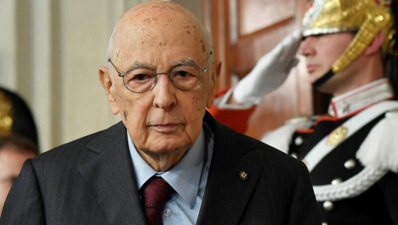 Giorgio Napolitano ist der bisher einzige Präsident Italiens mit zwei Amtszeiten. Auch er willigte nur widerwillig ein, nachdem sich 2013 Parlamentarier und Regionalvertreter auf keinen anderen Nachfolger hatten einigen können. (Bild: APA/AFP/Tiziana Fabi)