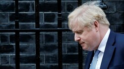 Den kritischen Bericht zu den Corona-Partys im Amtssitz von Premier Boris Johnson werden seine Gegner in der eigenen Partei wohl als Munition verwenden. Kommt es nun zum Misstrauensvotum? (Bild: APA/AFP/Tolga Akmen)