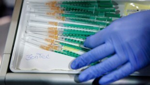 Lange haben sich die Ärzte gegen ein niederschwelliges Impfangebot in Apotheken gewehrt, nun ...