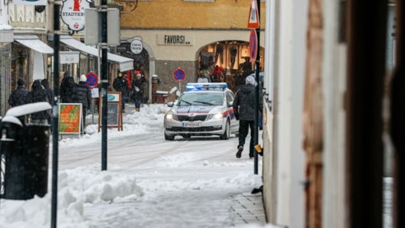 Auch der Handel, wie hier in Hallein, begrüßt die Lockerungen - man ist ab 12. Februar von den 2-G-Kontrollen entbunden (Bild: Tschepp Markus)