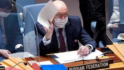 Der russische UNO-Botschafter Wassilij Nebensja sprach von „Kriegshysterie“ und „Gehirnwäsche bei den Ukrainern“. (Bild: AP)