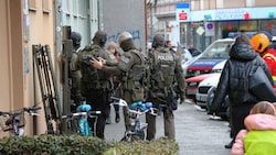 Großeinsatz der Polizei in der Grazer Leonhardstraße (Bild: Christian Jauschowetz)