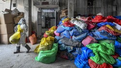 Medizinischer Abfall wird immer mehr - wie hier in Nepal. (Bild: AFP)
