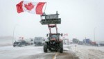 Beinahe kein Durchkommen an der US-kanadischen Grenze bei Coutts (Alberta) (Bild: AP)