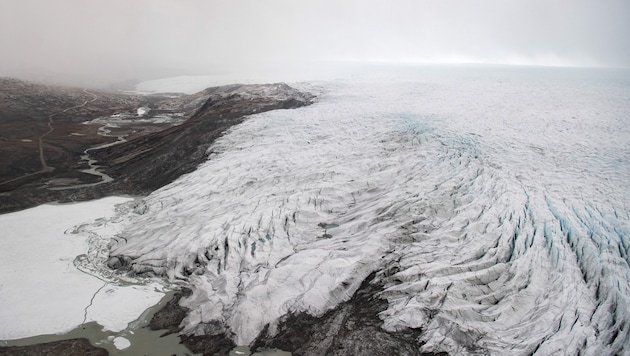 Die Eisdecke Grönlands schmilzt zusehends dahin. (Bild: APA/AFP/POOL/SAUL LOEB)