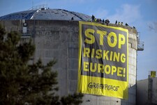 Greenpeace-Protest am AKW Fessenheim in Frankreich, welches im Jahr 2020 vom Netz ging (Bild: AFP)