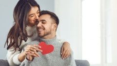 Was schenken Sie Ihren Liebsten zum Valentinstag? (Bild: Studio Romantic - stock.adobe.co)