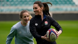 Herzogin Kate trainiert im Twickenham Stadium in London (Bild: APA/AP Photo/Alberto Pezzali)